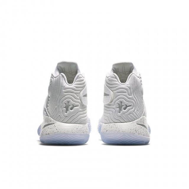 SEPATU BASKET NIKE Kyrie 2