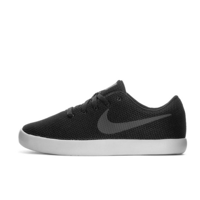 SEPATU SNEAKERS NIKE Essentialist
