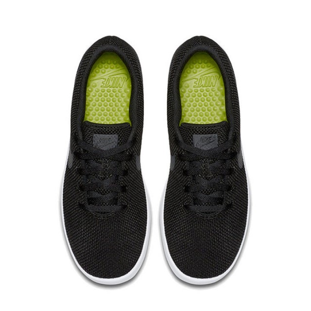 SEPATU SNEAKERS NIKE Essentialist