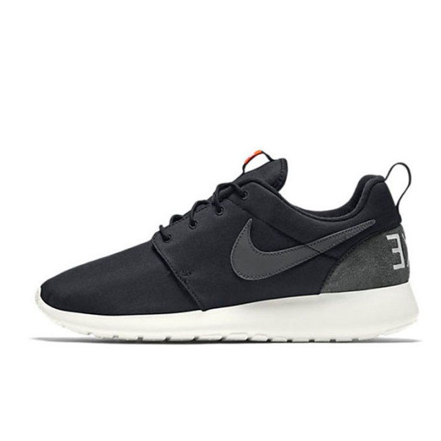 Jual SEPATU SNEAKERS Pria NIKE Roshe One Retro Black Original Termurah di Indonesia Ncrsport