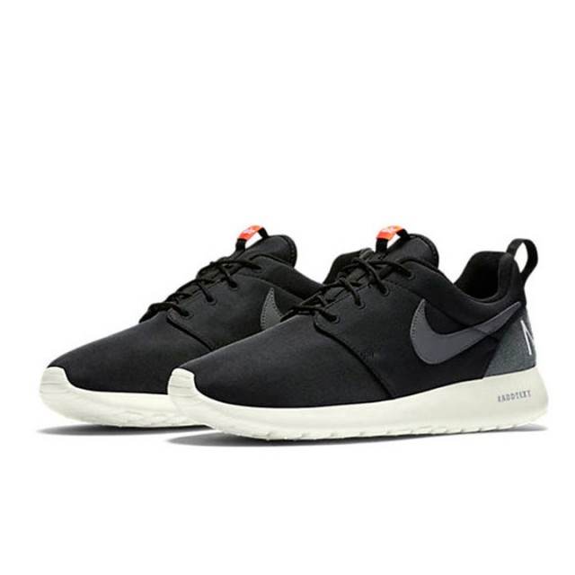 SEPATU SNEAKERS NIKE Roshe One Retro