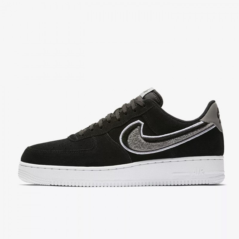 SEPATU SNEAKERS NIKE Air Force 1 Low 07 LV8