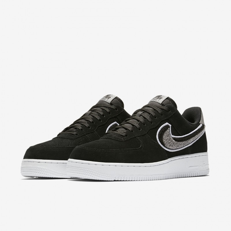 SEPATU SNEAKERS NIKE Air Force 1 Low 07 LV8