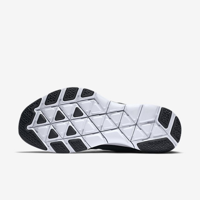 SEPATU LARI NIKE Free Train Versatility