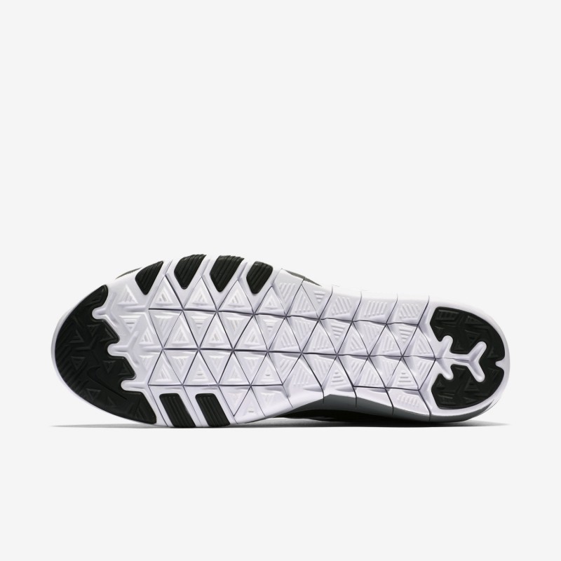 SEPATU TRAINING NIKE Wmns Free TR 6