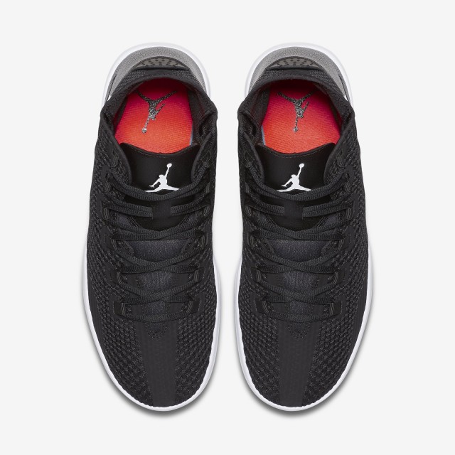 SEPATU SNEAKERS AIR JORDAN Reveal