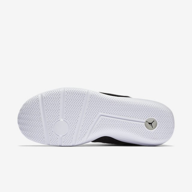 SEPATU SNEAKERS AIR JORDAN Reveal