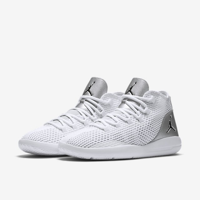 SEPATU SNEAKERS AIR JORDAN Reveal
