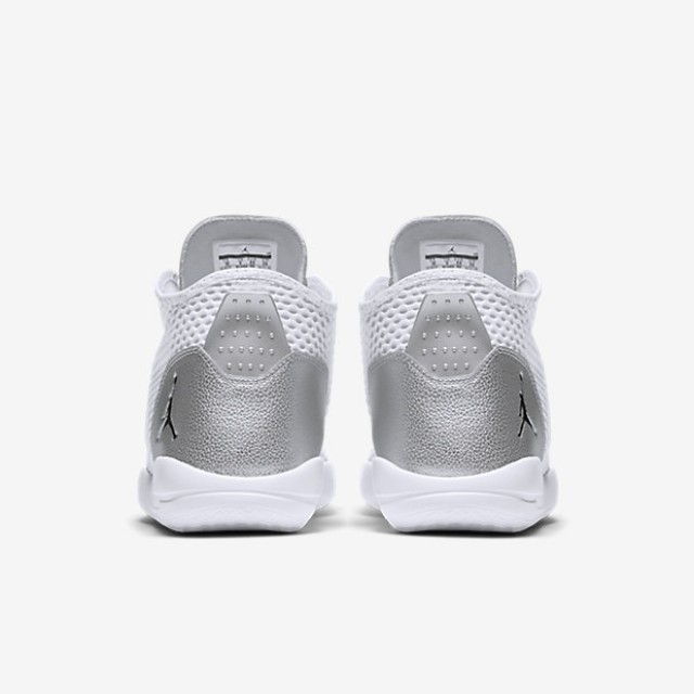 SEPATU SNEAKERS AIR JORDAN Reveal