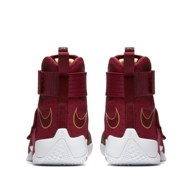 SEPATU BASKET NIKE Lebron Soldier 10