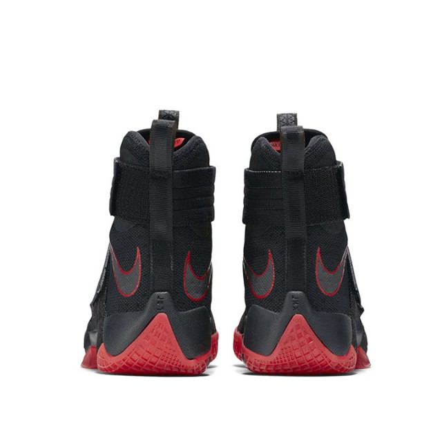 SEPATU BASKET NIKE Lebron Soldier 10