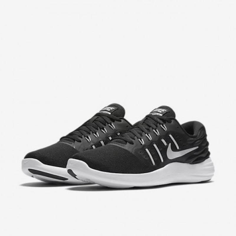 SEPATU LARI NIKE Wmns Lunarstelos