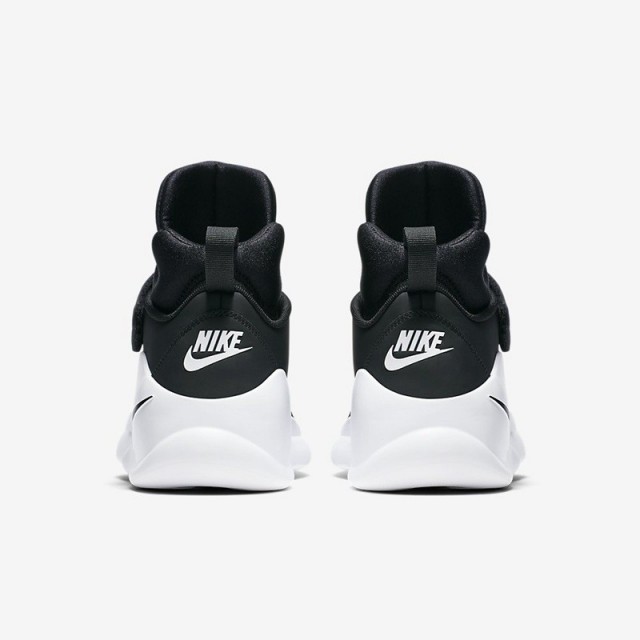 SEPATU SNEAKERS NIKE Kwazi