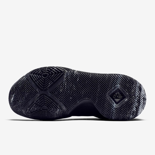 SEPATU BASKET NIKE Kyrie 3