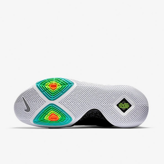 SEPATU BASKET NIKE Kyrie 3