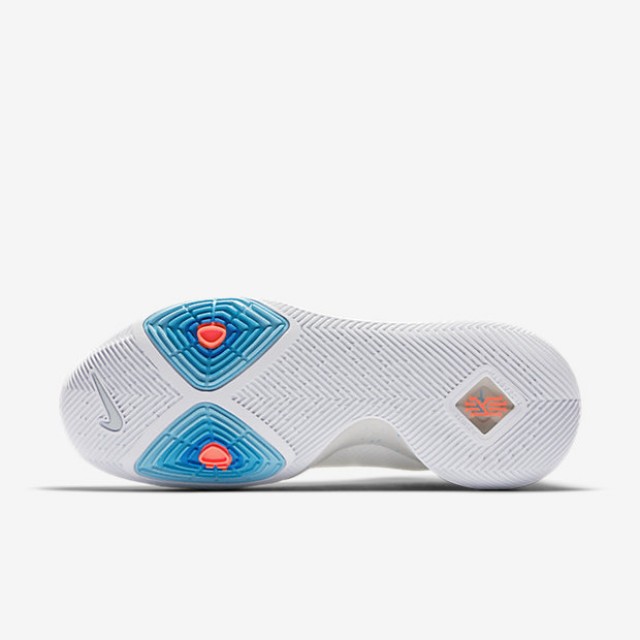 SEPATU BASKET NIKE Kyrie 3