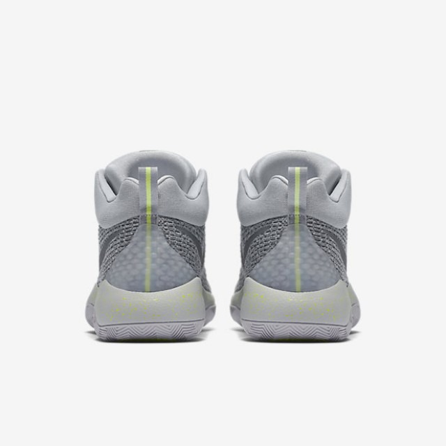 SEPATU BASKET NIKE Zoom Rev 2017