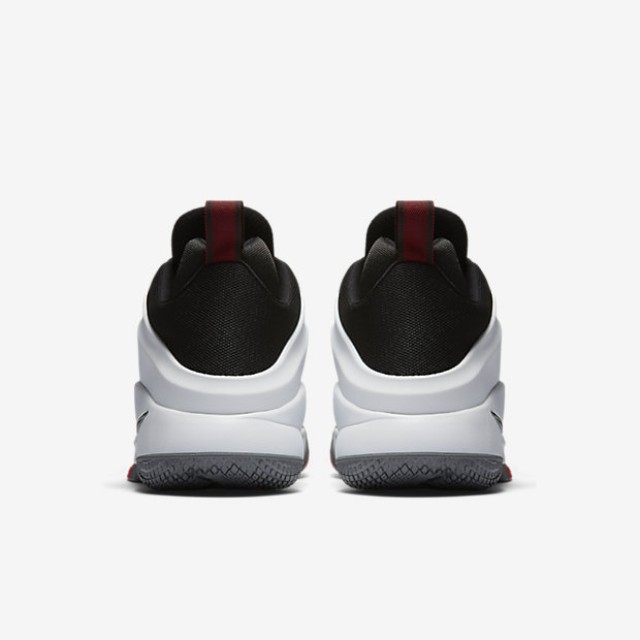 SEPATU BASKET NIKE Lebron Witness