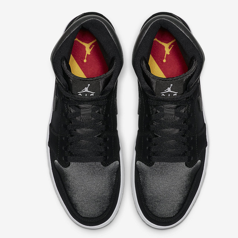 SEPATU BASKET AIR JORDAN AJ 1 Mid SE