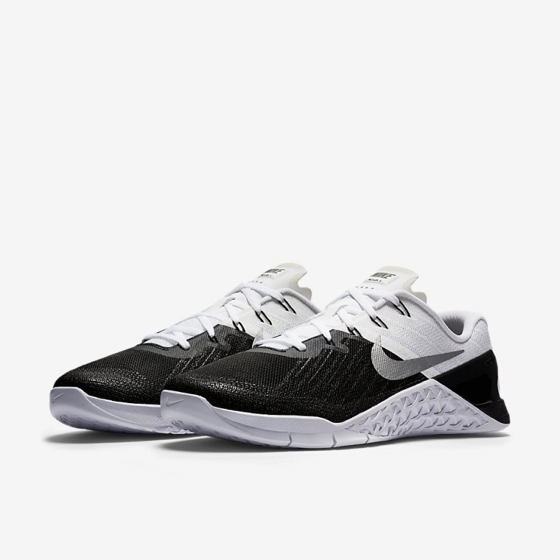 SEPATU TRAINING NIKE Metcon 3
