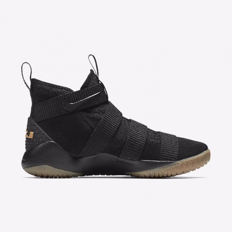SEPATU BASKET NIKE Lebron Soldier XI