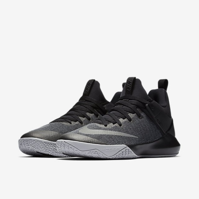 SEPATU BASKET NIKE Zoom Shift