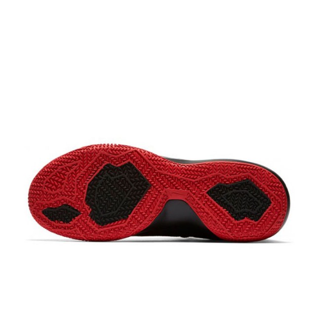 SEPATU BASKET NIKE Zoom Shift
