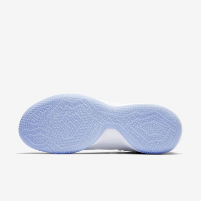 SEPATU BASKET NIKE Zoom Shift
