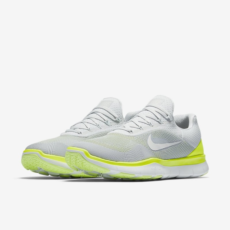 SEPATU LARI NIKE Free Trainer V7