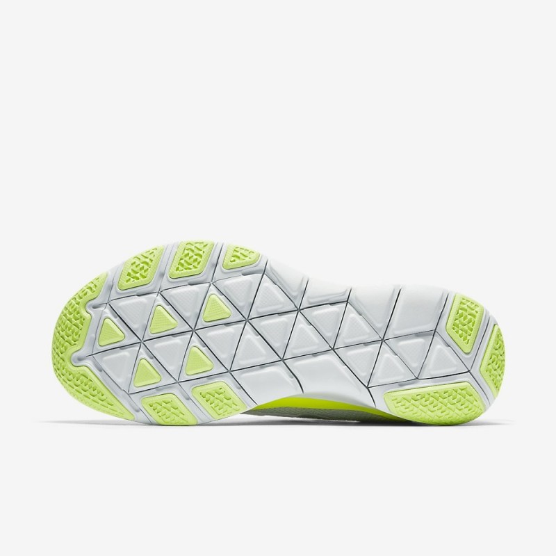 SEPATU LARI NIKE Free Trainer V7