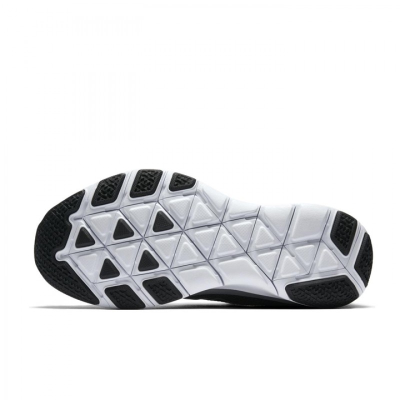 SEPATU LARI NIKE Free Trainer V7