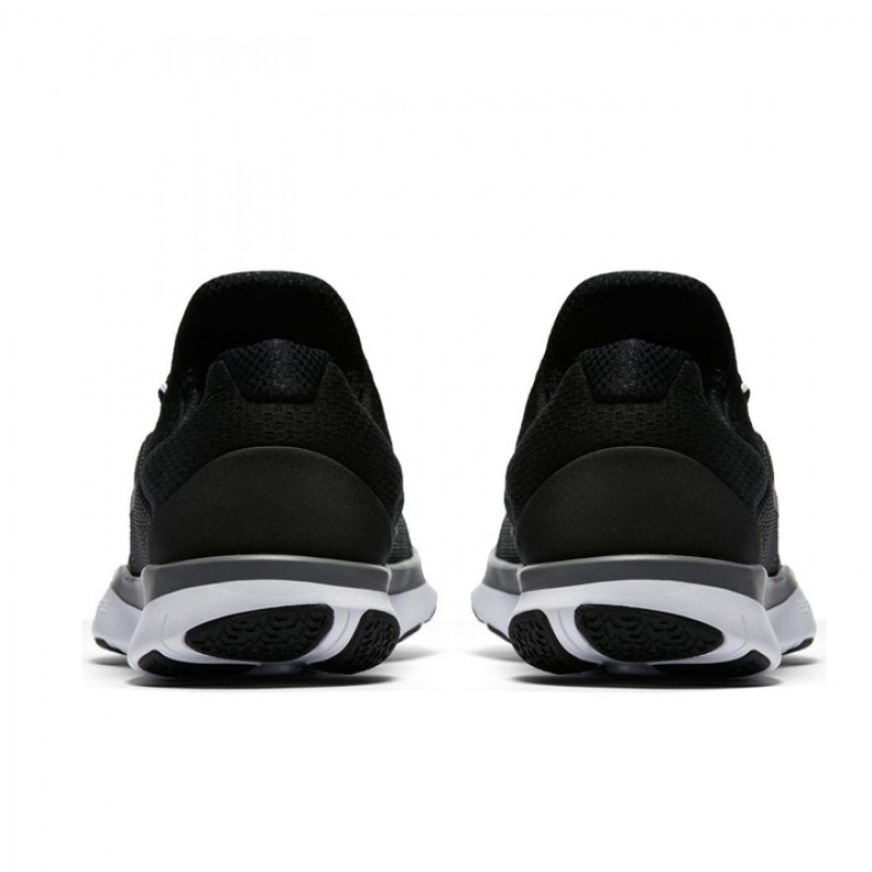 SEPATU LARI NIKE Free Trainer V7