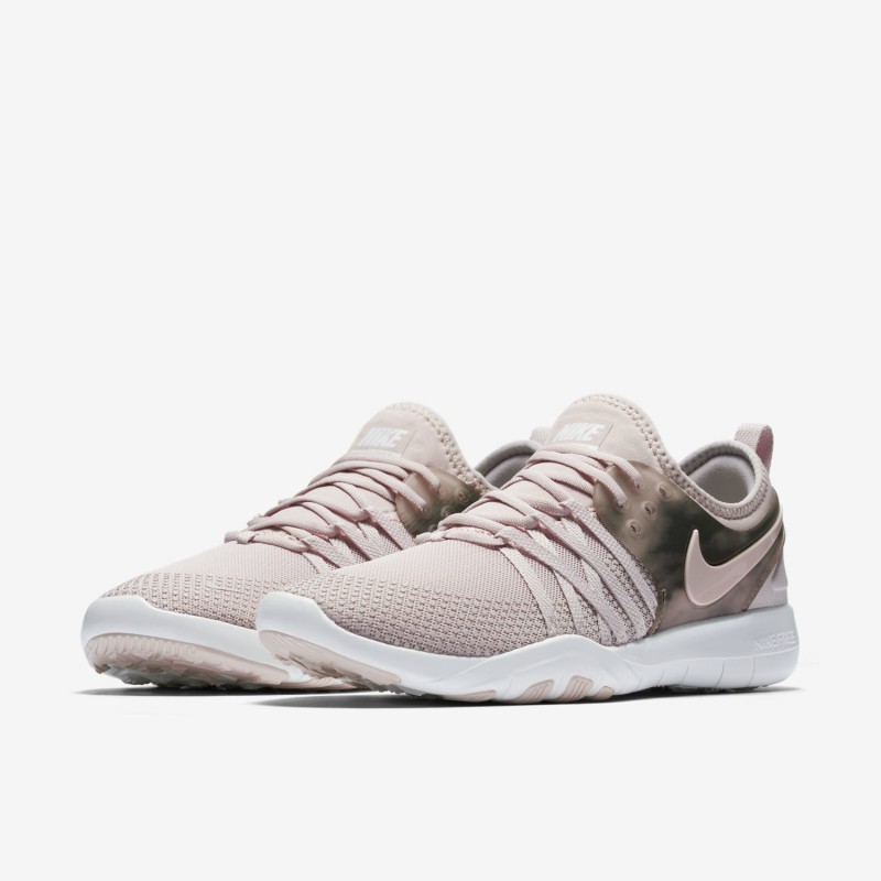 SEPATU LARI NIKE Wmns Free TR7 AMP