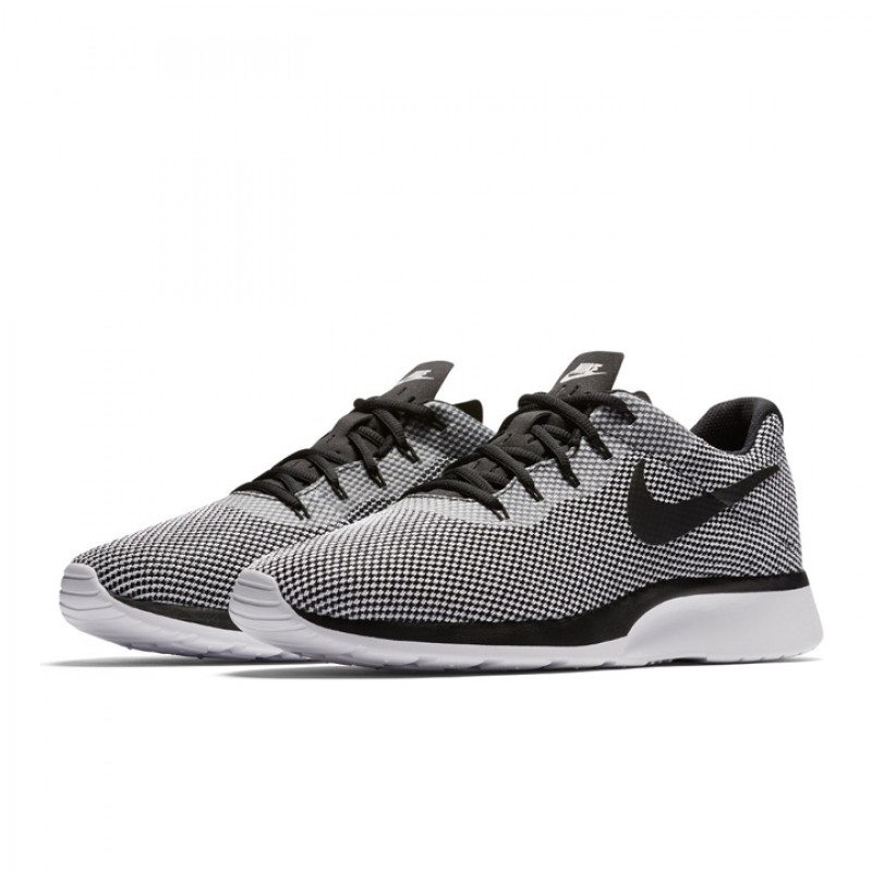 SEPATU SNEAKERS NIKE Tanjun Racer