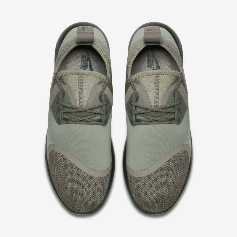 SEPATU SNEAKERS NIKE Lunarcharge Essential