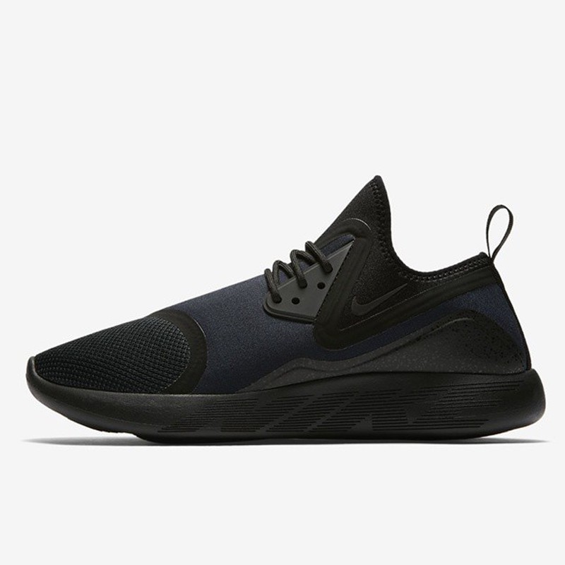 SEPATU SNEAKERS NIKE Lunarcharge Essential
