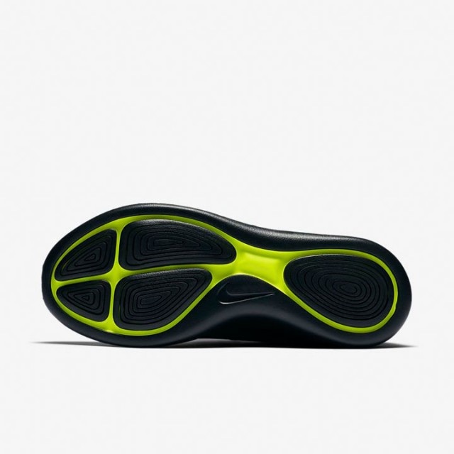 SEPATU SNEAKERS NIKE Lunarcharge Essential