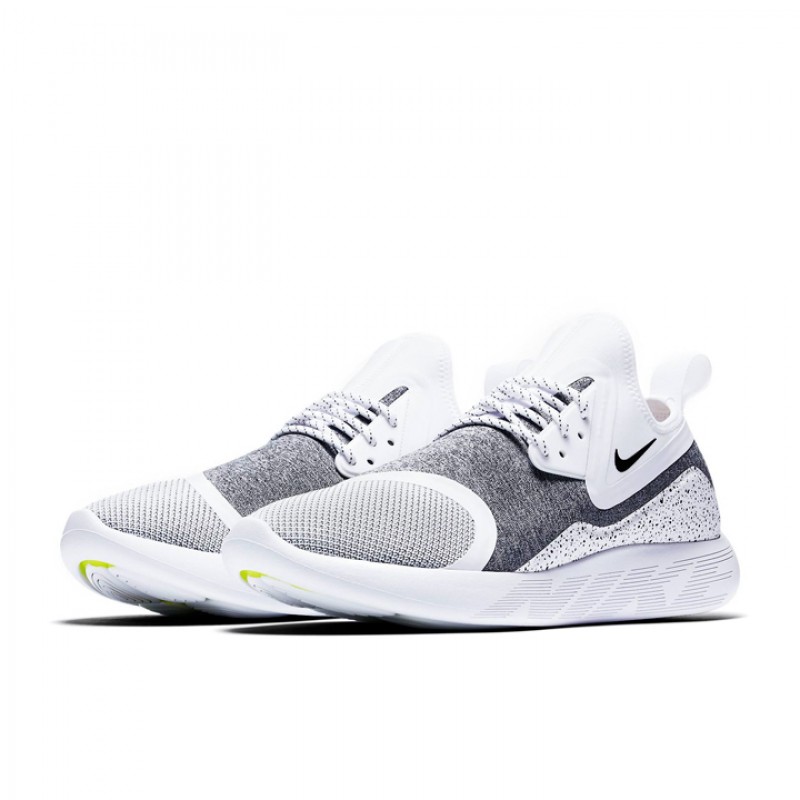 SEPATU SNEAKERS NIKE Lunarcharge Essential