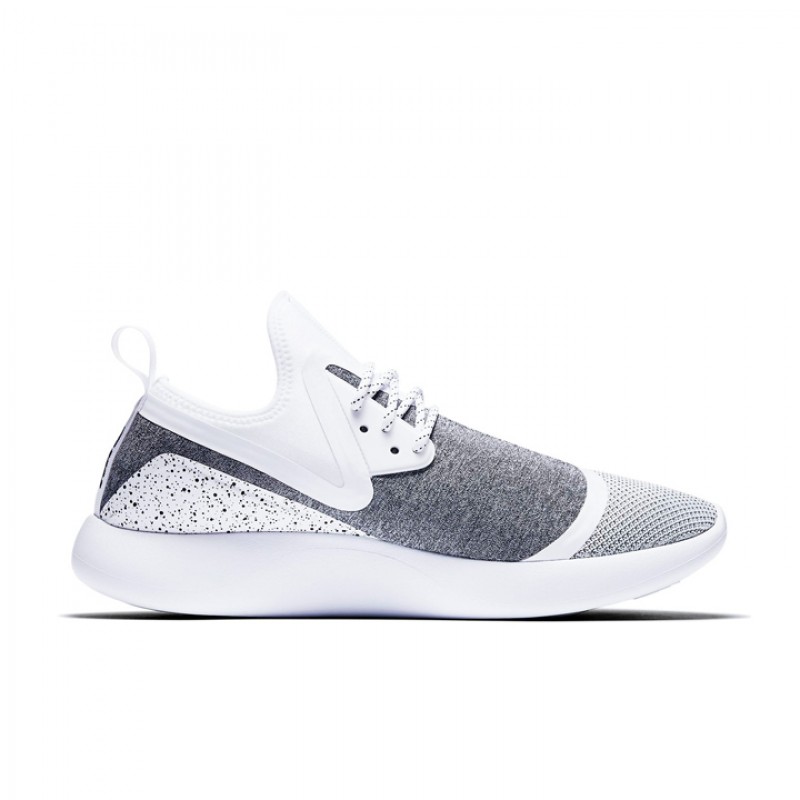 SEPATU SNEAKERS NIKE Lunarcharge Essential