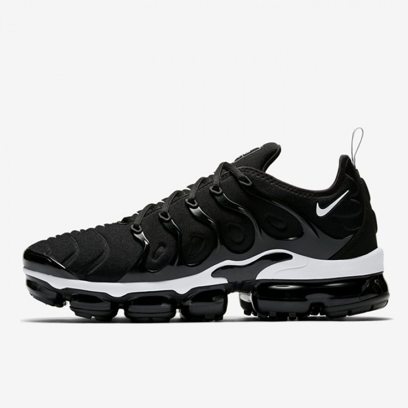 Sepatu Sneakers Nike Air Vapormax Plus Black White