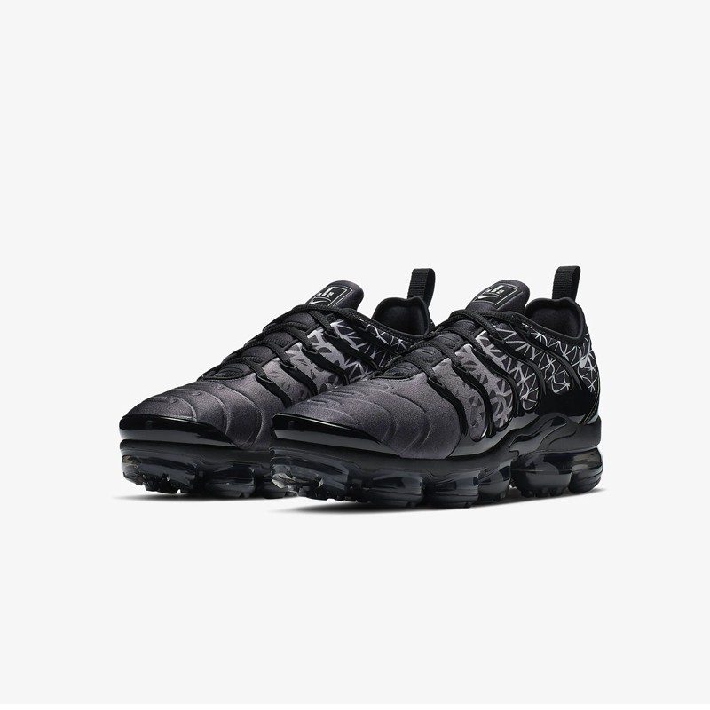 SEPATU SNEAKERS NIKE Air VaporMax Plus