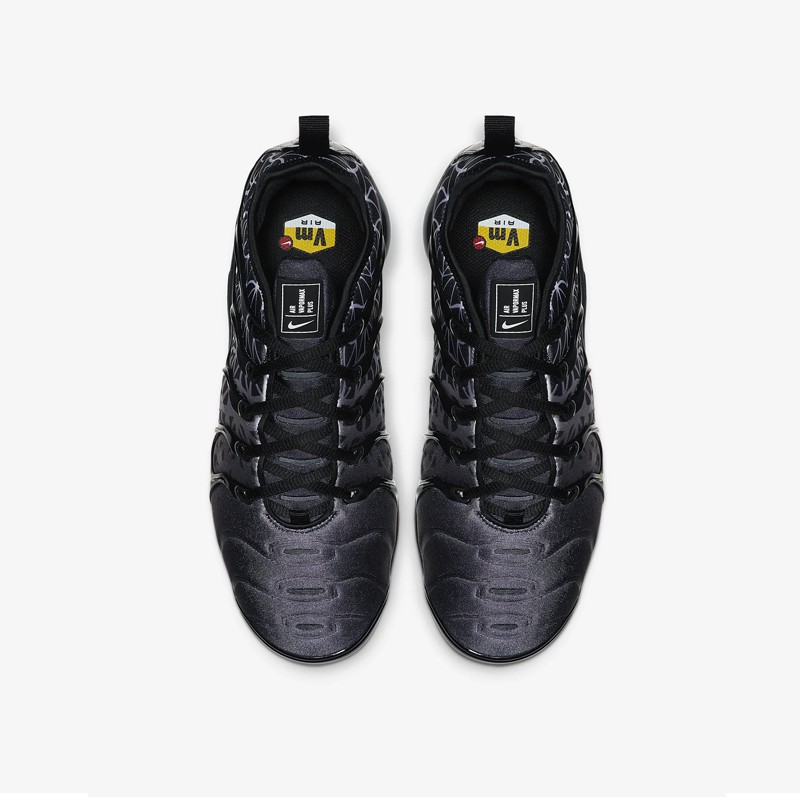 SEPATU SNEAKERS NIKE Air VaporMax Plus