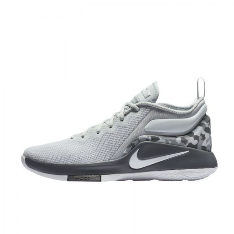 SEPATU BASKET NIKE Lebron Witness 2