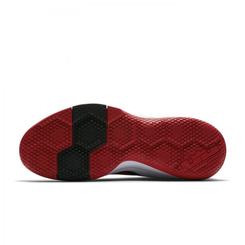 SEPATU BASKET NIKE Lebron Witness 2