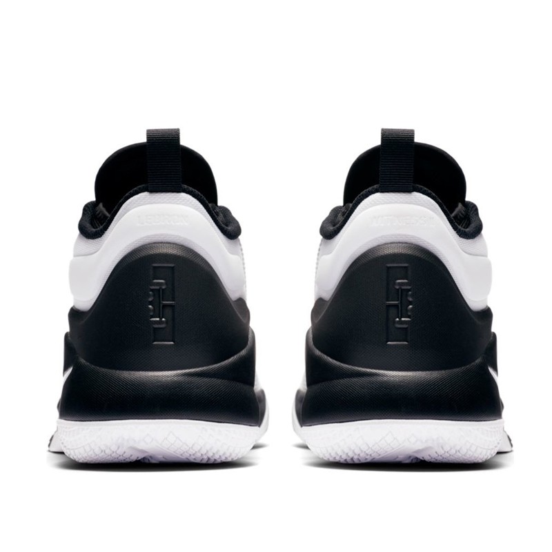 SEPATU BASKET NIKE Lebron Witness 2