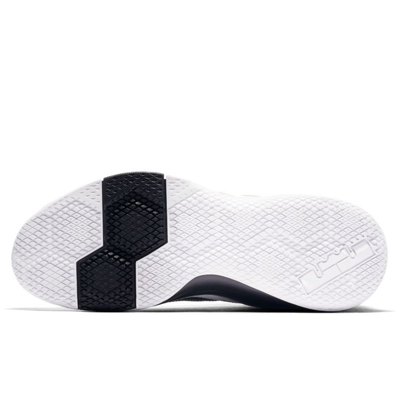 SEPATU BASKET NIKE Lebron Witness 2