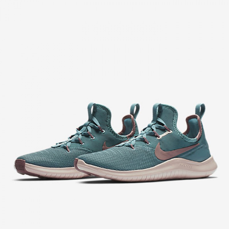 SEPATU LARI NIKE Wmns Free TR 8