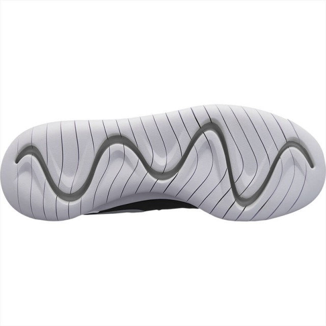 SEPATU LARI NIKE Tessen