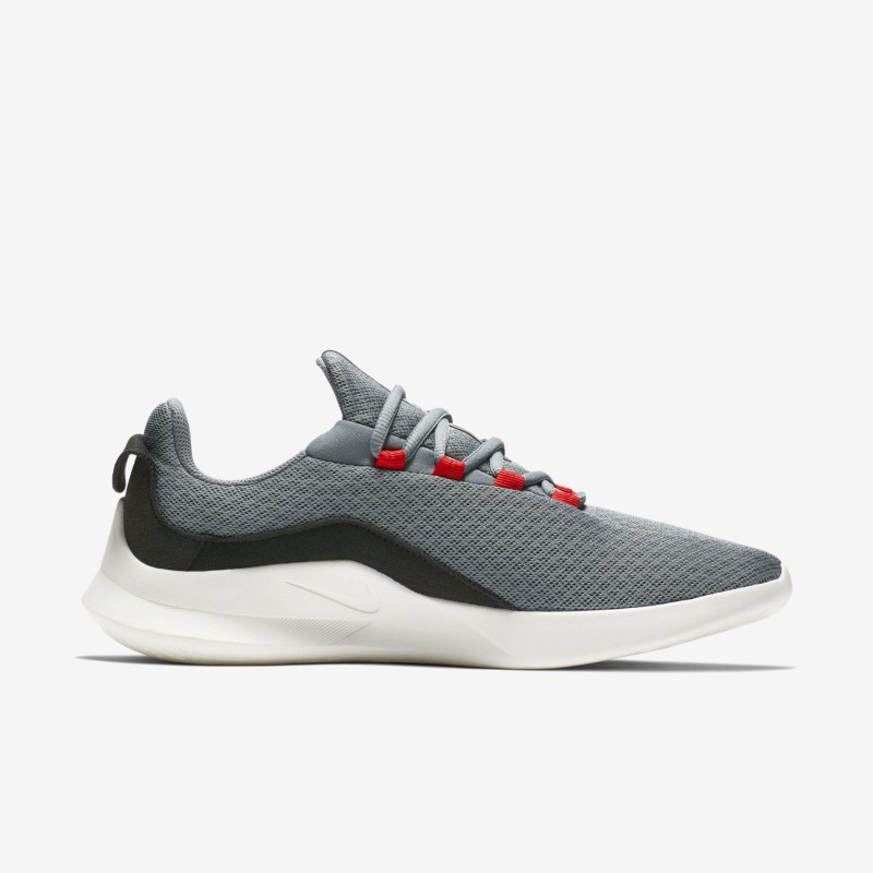 SEPATU SNEAKERS NIKE Viale