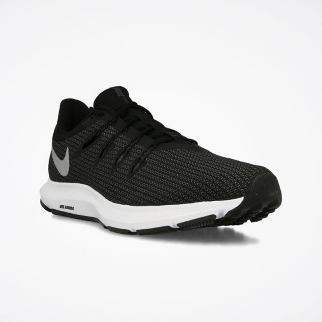 SEPATU LARI NIKE Quest